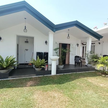 The Bamboo Tree Transit Hotel Katunayaka Exterior foto