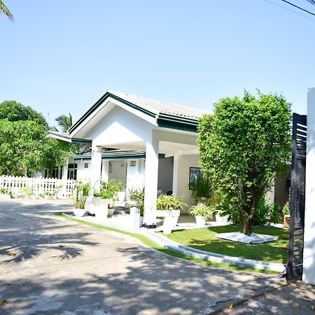The Bamboo Tree Transit Hotel Katunayaka Exterior foto