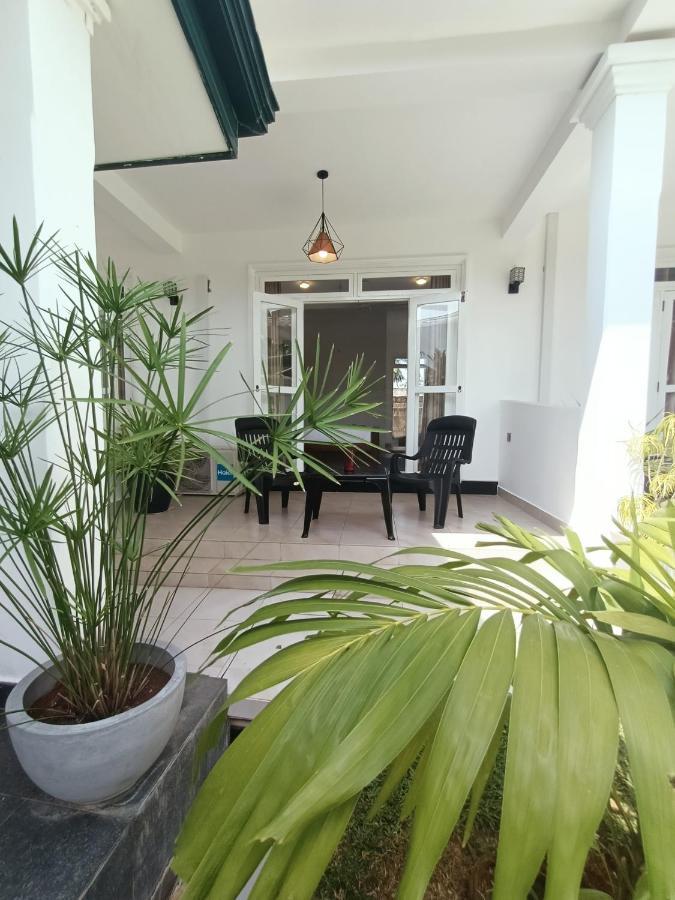 The Bamboo Tree Transit Hotel Katunayaka Exterior foto