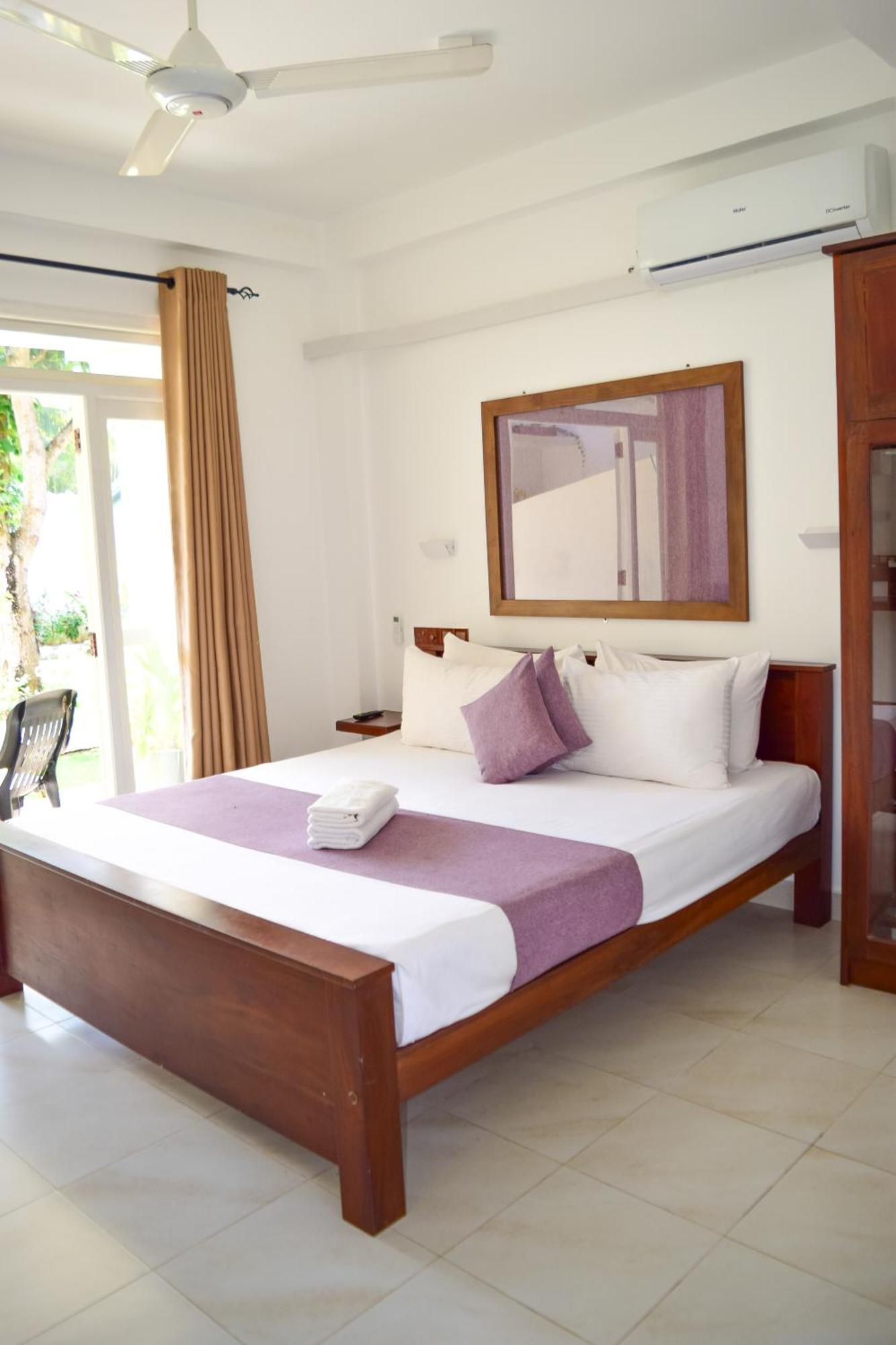The Bamboo Tree Transit Hotel Katunayaka Exterior foto