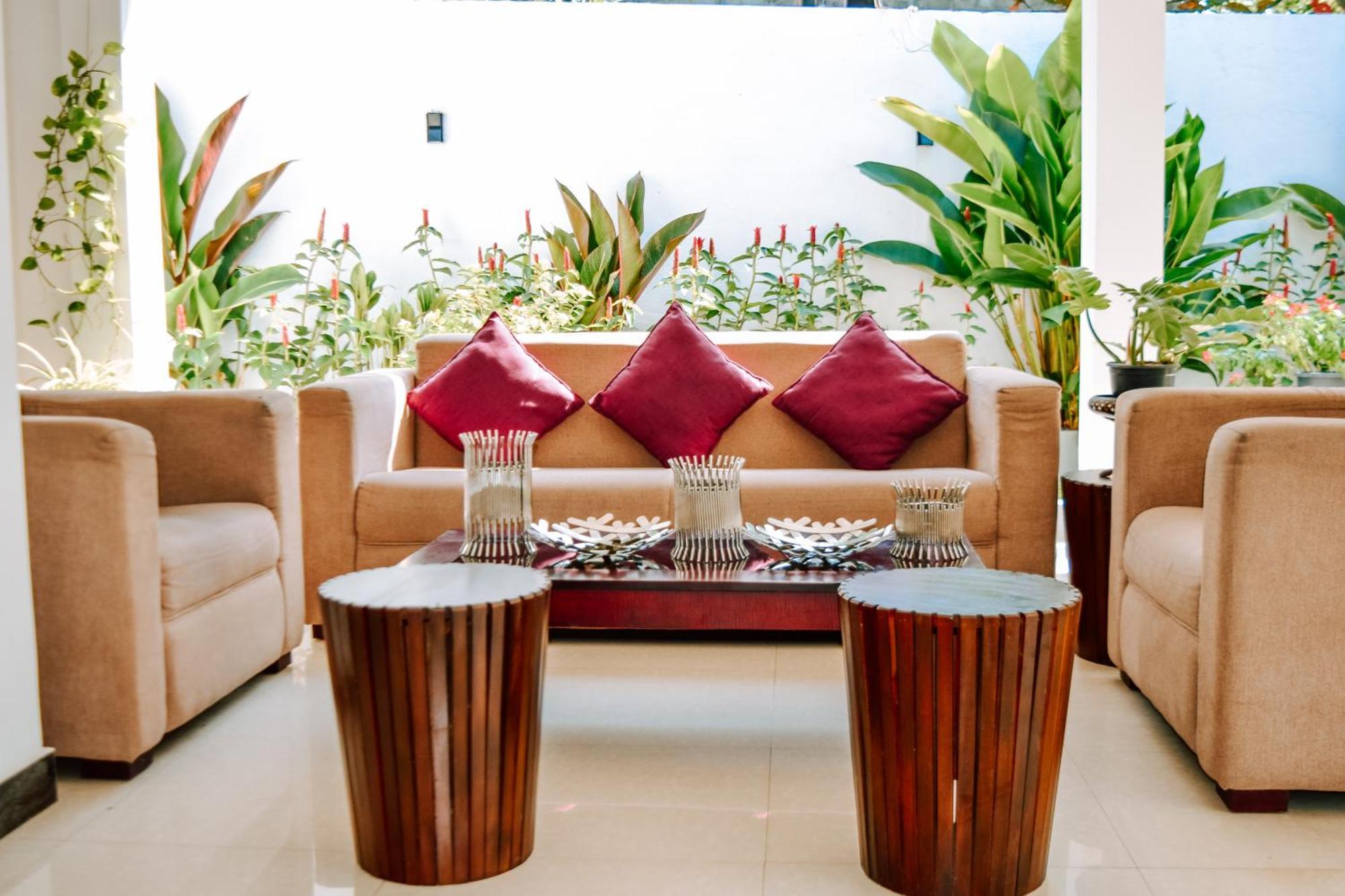 The Bamboo Tree Transit Hotel Katunayaka Exterior foto