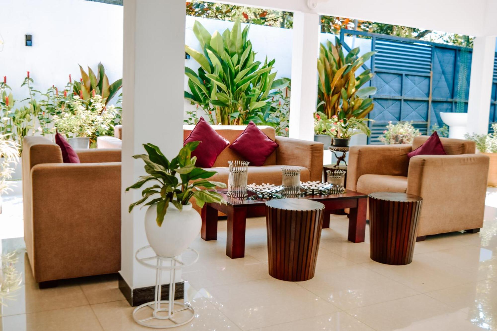 The Bamboo Tree Transit Hotel Katunayaka Exterior foto